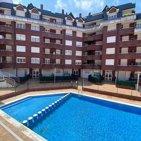 Paraiso Soleado: Piso Con Terraza, Piscina Y Garaje A 5 Min De Playa กาสโตร-อูร์เดียเลส ภายนอก รูปภาพ