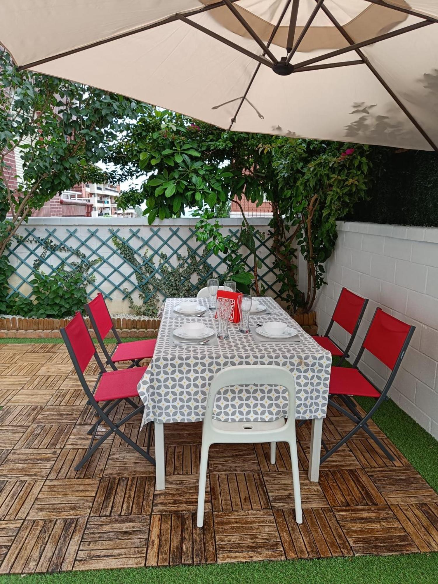 Paraiso Soleado: Piso Con Terraza, Piscina Y Garaje A 5 Min De Playa กาสโตร-อูร์เดียเลส ภายนอก รูปภาพ
