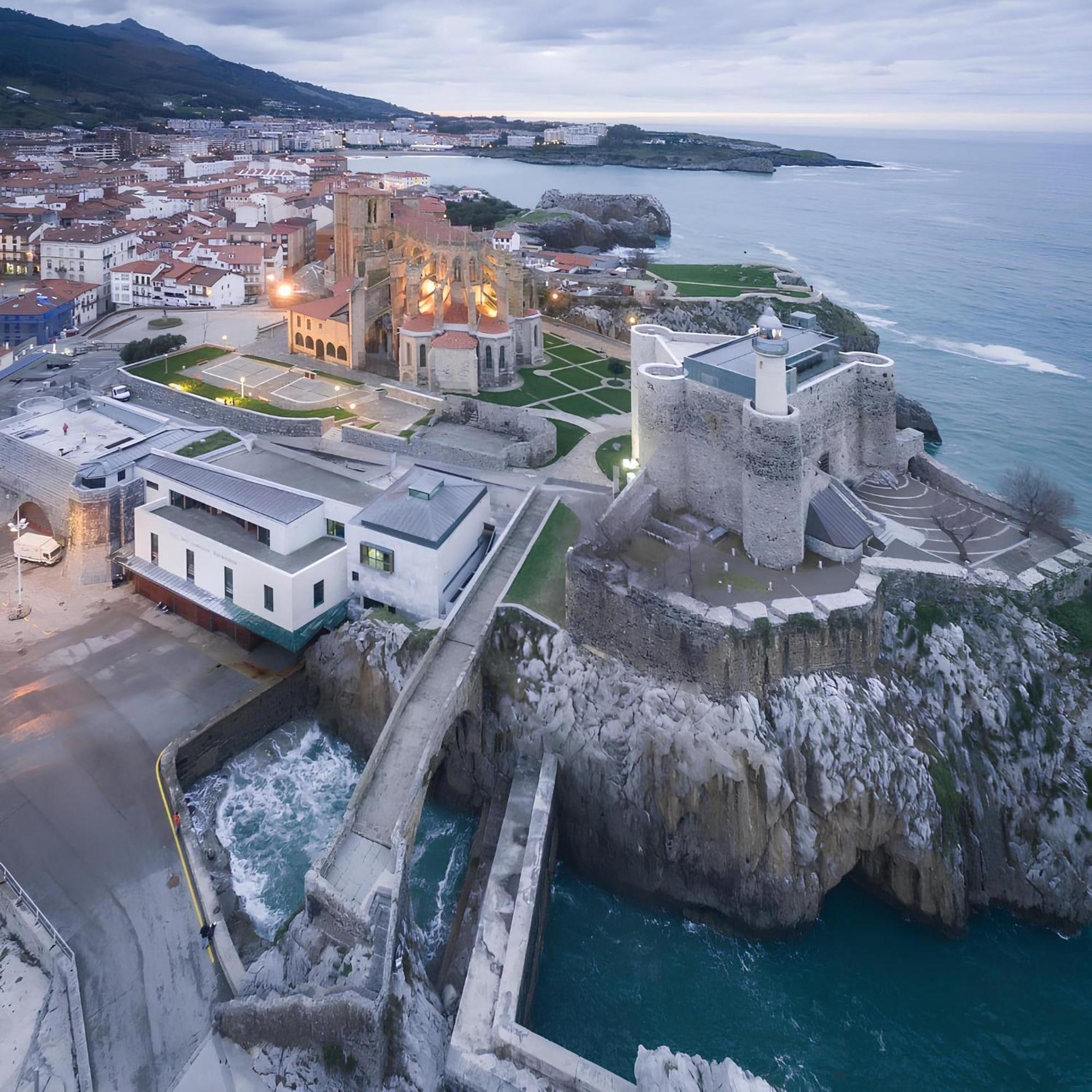 Paraiso Soleado: Piso Con Terraza, Piscina Y Garaje A 5 Min De Playa กาสโตร-อูร์เดียเลส ภายนอก รูปภาพ